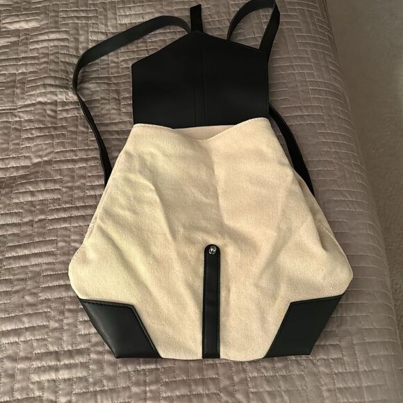 Black and white trendy backpack - Picture 2 of 4